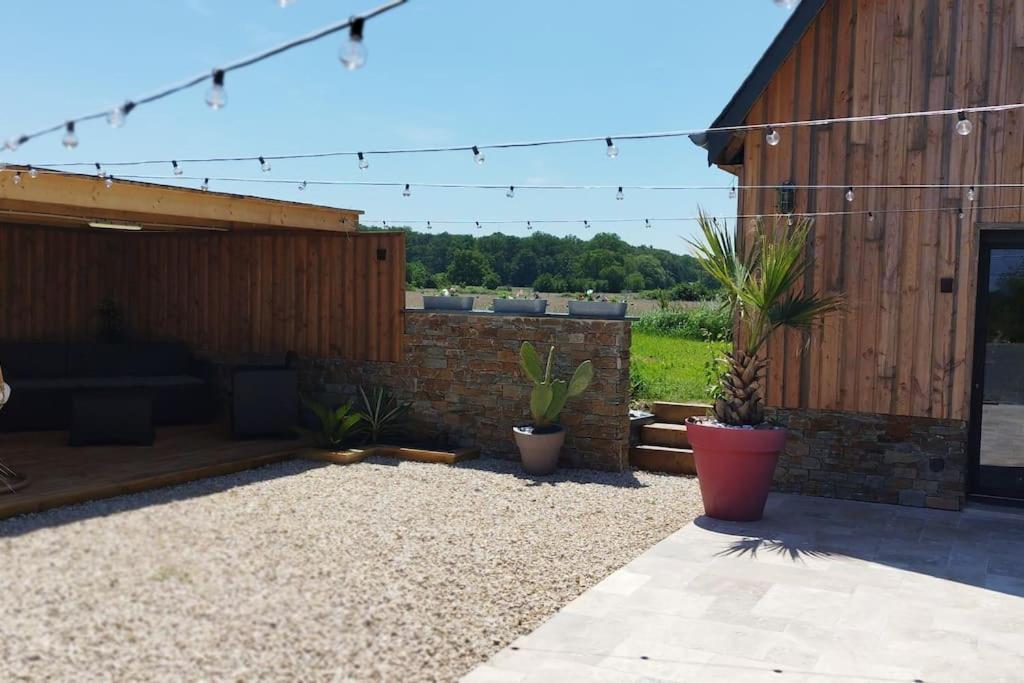 Chalet Industriel Avec Filet Et Spa Sorigny Exterior photo