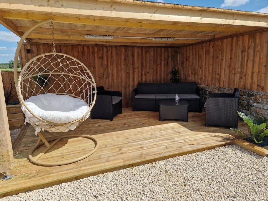 Chalet Industriel Avec Filet Et Spa Sorigny Exterior photo