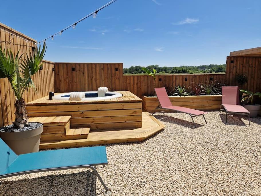Chalet Industriel Avec Filet Et Spa Sorigny Exterior photo