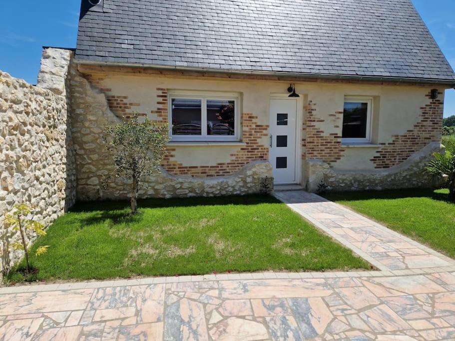 Chalet Industriel Avec Filet Et Spa Sorigny Exterior photo